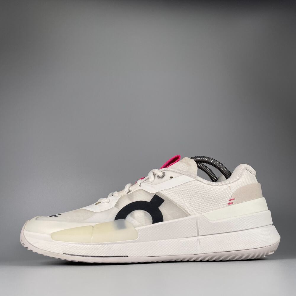 On The Roger Pro 2 Women's Size 10 White Tennis Shoes Athletic Sneakers Casual
